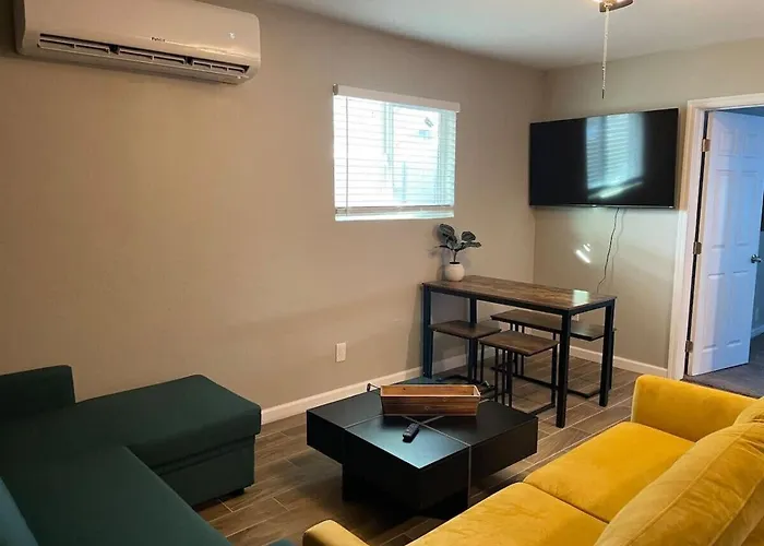 Apartment Midtown 1br Stylish Unit D *